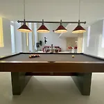 Loft With Pool Table, Kitchen Island & Gallery Lejlighed
