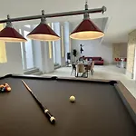 Loft With Pool Table, Kitchen Island & Gallery Lejlighed Berlin