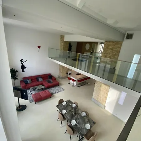 Loft With Pool Table, Kitchen Island & Gallery Berlin