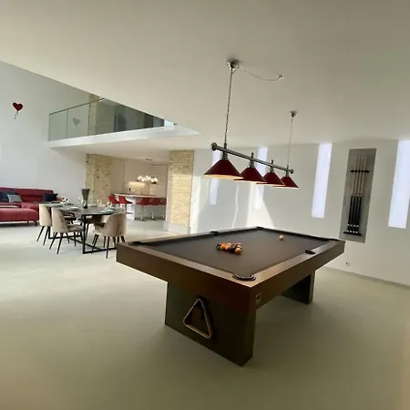 Apartment Loft With Pool Table, Kitchen Island & Gallery *