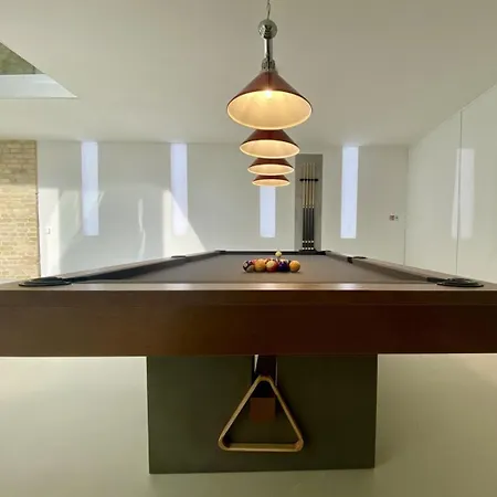 Appartement Loft With Pool Table, Kitchen Island & Gallery