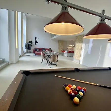Apartment Loft With Pool Table, Kitchen Island & Gallery Berlin