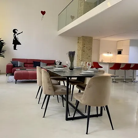 Loft With Pool Table, Kitchen Island & Gallery Apartment Berlin