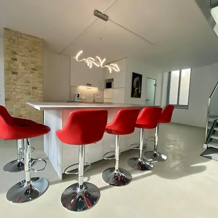 Loft With Pool Table, Kitchen Island & Gallery Berlin