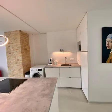 Loft With Pool Table, Kitchen Island & Gallery ברלין