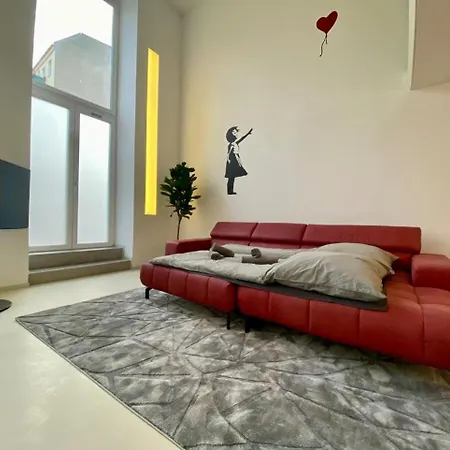 Loft With Pool Table, Kitchen Island & Gallery Apartment Berlin