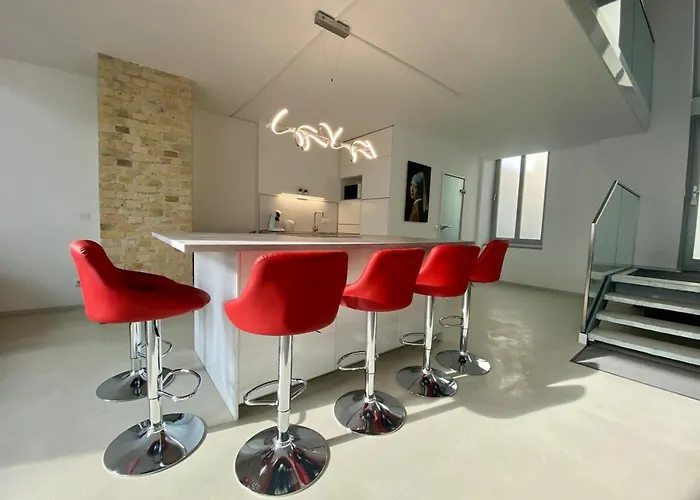 Apartamento Loft With Pool Table, Kitchen Island & Gallery *