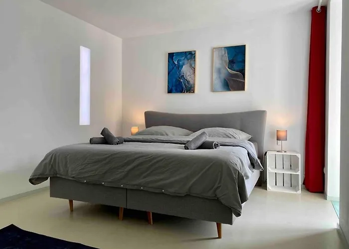 Loft With Pool Table, Kitchen Island & Gallery Apartamento Berlín