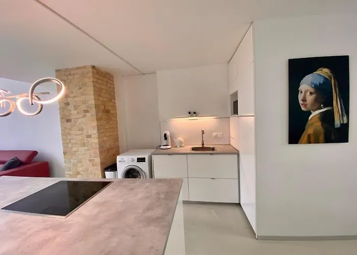 Loft With Pool Table, Kitchen Island & Gallery Berlín