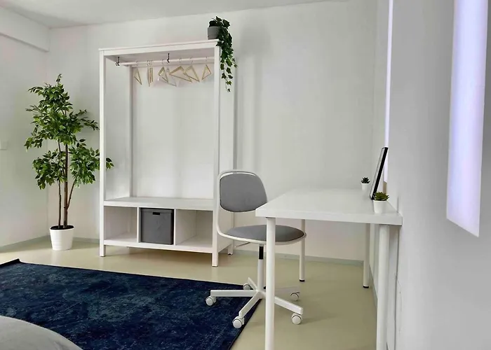 Loft With Pool Table, Kitchen Island & Gallery * Berlín