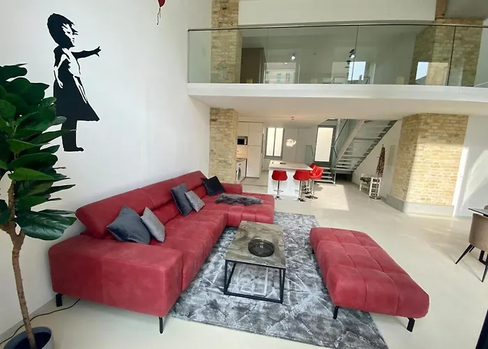 Apartamento Loft With Pool Table, Kitchen Island & Gallery *