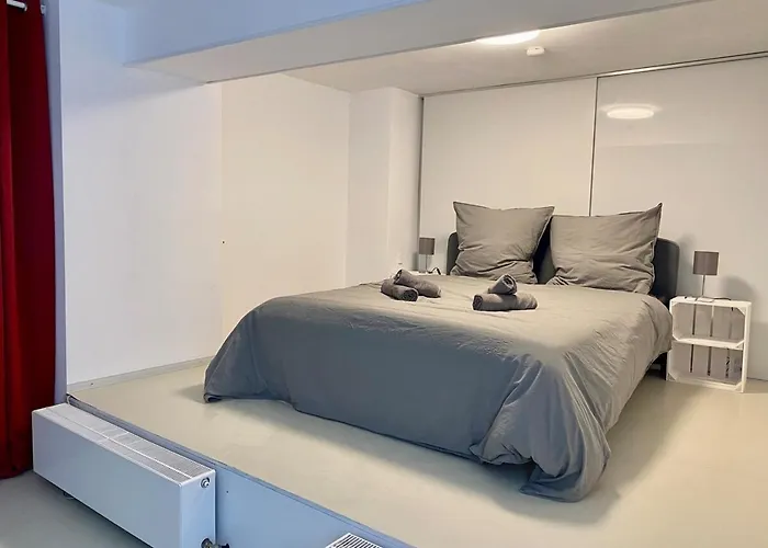 Loft With Pool Table, Kitchen Island & Gallery Apartman Berlin