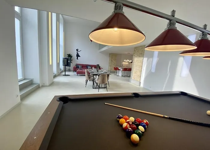 Loft With Pool Table, Kitchen Island & Gallery * Berlin