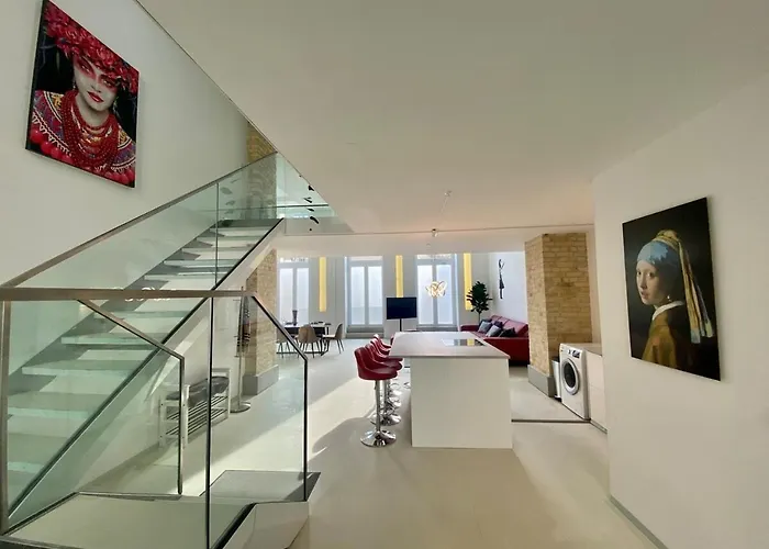 Apartman Loft With Pool Table, Kitchen Island & Gallery