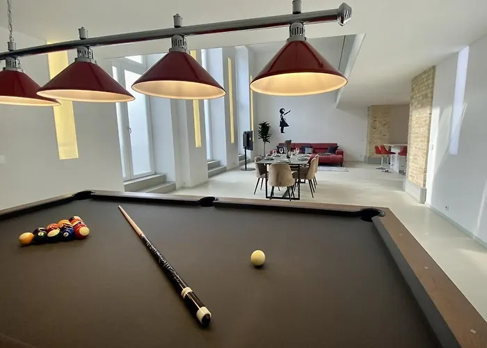 Loft With Pool Table, Kitchen Island & Gallery Apartman Berlin