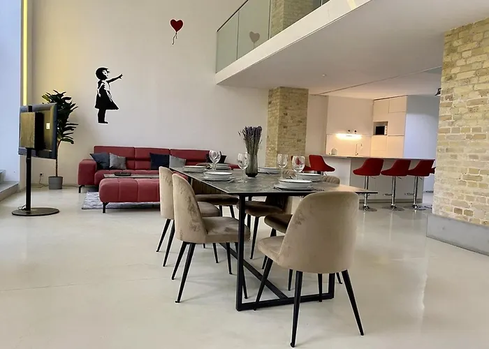 Loft With Pool Table, Kitchen Island & Gallery Berlin