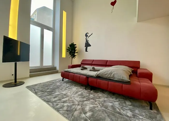 Loft With Pool Table, Kitchen Island & Gallery Apartamento Berlín