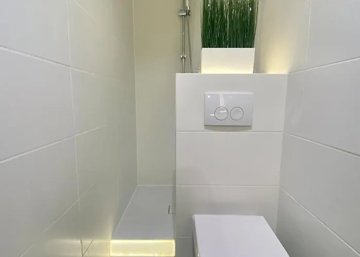 Loft With Pool Table, Kitchen Island & Gallery Apartman