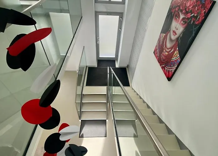 Apartman Loft With Pool Table, Kitchen Island & Gallery