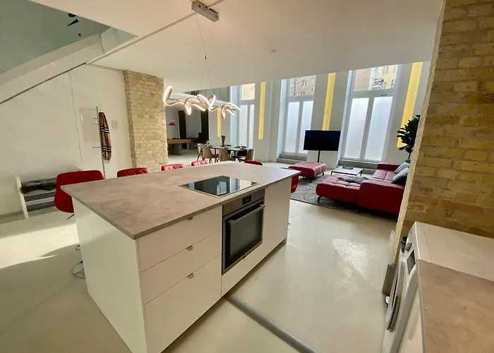 Loft With Pool Table, Kitchen Island & Gallery Apartman *