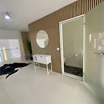 Loft With Pool Table, Kitchen Island & Gallery Daire *