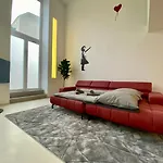 Loft With Pool Table, Kitchen Island & Gallery Daire Berlin